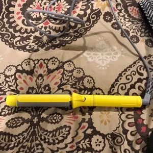 Drybar curling iron brand new
